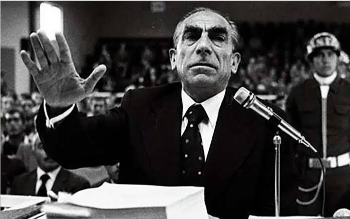 “Becerislikle ihanet arasında kıldan ince bir çizgi vardır. Beceremediği halde makam-mevki işgal etmek, enbüyük ihanettir.”

Başbuğ Alparslan Türkeş