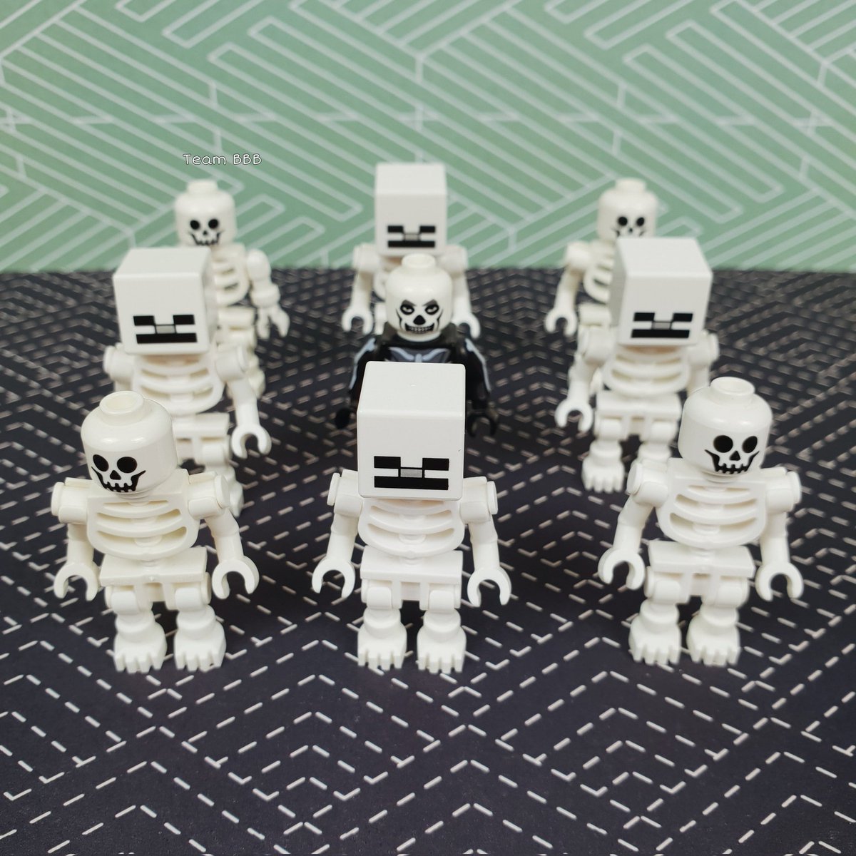 TeamBBB123's tweet photo. 🎵One of these things is not like the others🎵
There is a very Sussy looking dude in the middle 🤔

#Skeleton #skulltrooper #lego #LegoSkeleton #fortnite #fortnitefigure #toyphotography #impostor #imposter #amongus #afol #minecraft #minecraftskeleton #legominecraft @LEGO_Group https://t.co/TMeKJ7oqck