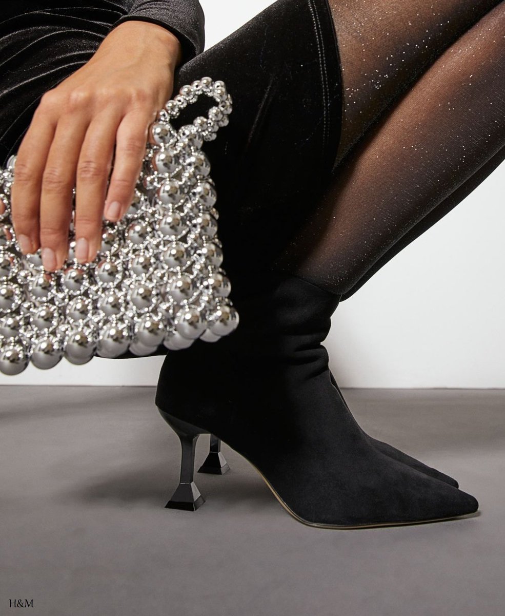 elrinconchicc's tweet photo. Los botines de H&M que complementan a cualquier estilismo✨💫
#tendencias #fashionstylist #fashionstyle #fashionblog #fashionblogger #modayestilo #asesoradeimagen #trendy #estilistademoda https://t.co/D1NLWtP4AB