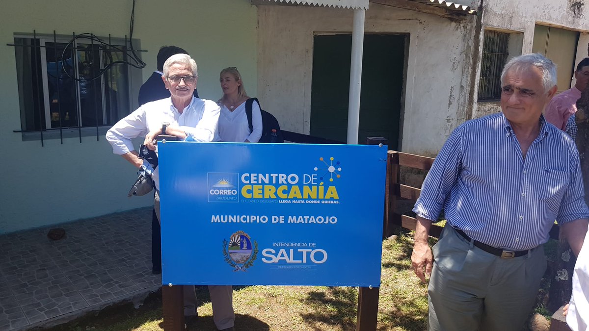 Porque los de Artigas, Rocha o Mdeo podían comprar por Internet, en Uruguay y el exterior, y los de Mataojo, no? Las cosas están cambiando. Ayer, Pueblo Fernández, (Mataojo), paradigma del Uruguay profundo, se acercó un poco más al país y al mundo.