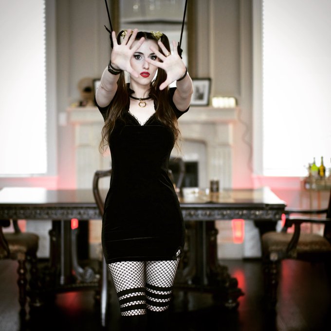 Magic tricks the eye. Like people can lie. La magie trompe l&rsquo;&oelig;il. Comme les gens trompent pour eux seuls<a href="/tag/magic"class="tags"><span>#magic</span></a><a href="/tag/lie"class="tags"><span>#lie</span></a><a href="/tag/magie"class="tags"><span>#magie</span></a><a href="/tag/trickery"class="tags"><span>#trickery</span></a><a href="/tag/mariandelacroix"class="tags"><span>#mariandelacroix</span></a>