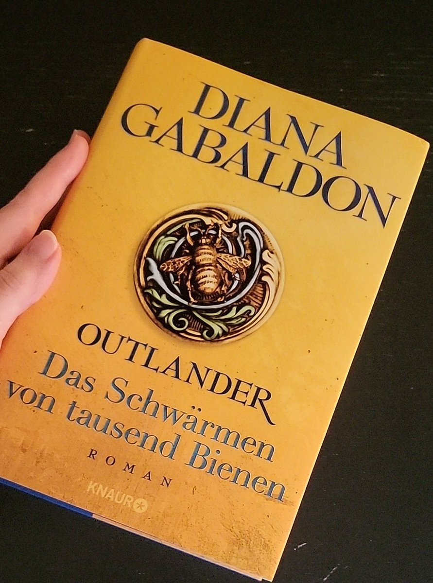 Hazel_McNellis's tweet photo. Meine #Buchpost ist daaaaa! 🙌🏼🥳 Und sie ist so, so, so verdammt schön! 😍 Das Warten hat sich schon jetzt absolut gelohnt.
💛🧡💛🧡💛🧡💛🧡💛
#DianaGabaldon #Outlander #DasSchwärmenVonTausendBienen #lesezeit #buchliebe https://t.co/jPaGkMPdyl