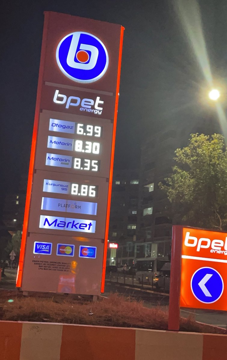 RidvanKrtprk's tweet photo. Petrol istasyonları tabelalarda 2.haneye hazırlar mi? 
Yakında çift haneli rakamlara gelecek yakıt fiyatları… https://t.co/KNMUPY8nt3