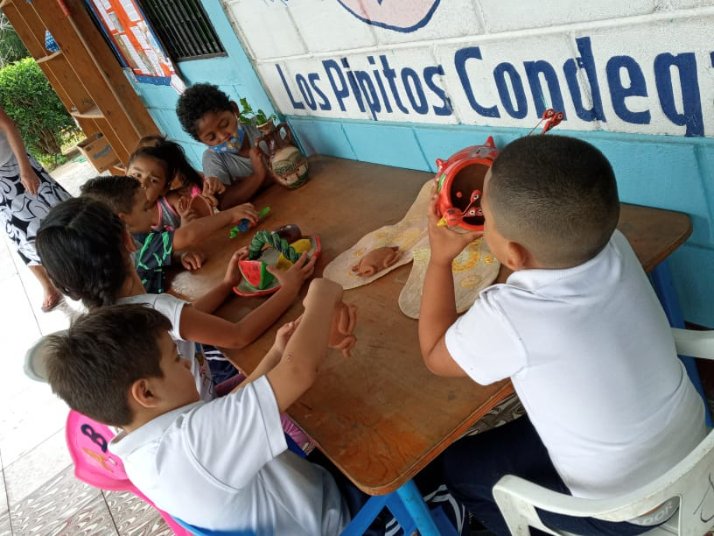 LPipitos's tweet image. Los Pipitos Condega trabaja habilidades con niños y niñas de primera infancia, a través de la elaboración de manualidades.