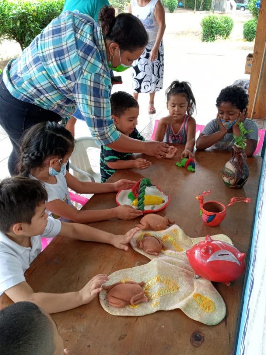 LPipitos's tweet image. Los Pipitos Condega trabaja habilidades con niños y niñas de primera infancia, a través de la elaboración de manualidades.