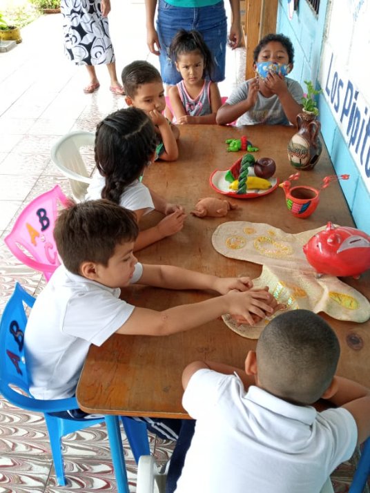 LPipitos's tweet image. Los Pipitos Condega trabaja habilidades con niños y niñas de primera infancia, a través de la elaboración de manualidades.