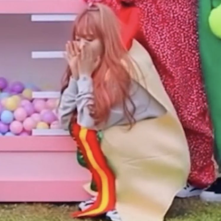 chaehyun hours tweet media
