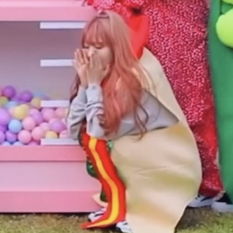 chaehyun hours tweet media