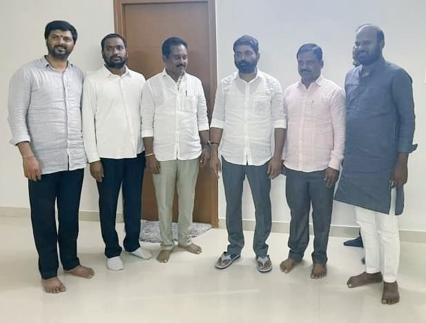 jinnaramvenkana's tweet photo. Congrats sri @RajuShambipur garu for elected as Ragareddy District Mlc Unanimously
◆Jinnaram Venkatesham Goud◆ https://t.co/2APtjLJFny