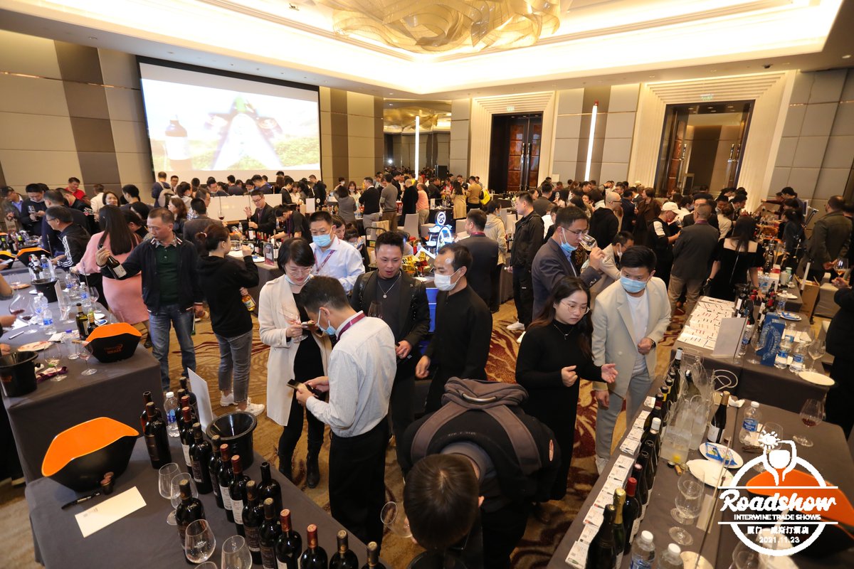 empresasjcyl's tweet photo. #InternacionalizaciónJCyL
🍷Celebramos la segunda cata de vinos en la ciudad de #Xiamen en el marco de #Interwine Roadshow donde se degustaron los productos de #BodegasMilénico, @BODEGASVERDEAL, Bodega Tierra Aranda y @BodegasViriatus.
📆 27/11 próxima cata ciudad de #Hangzhou https://t.co/rWp7MxMEis
