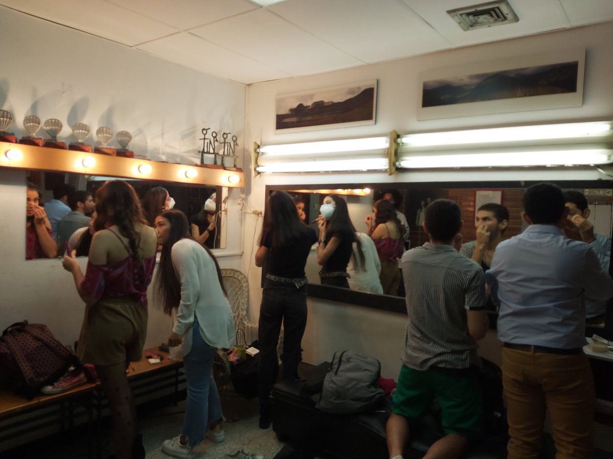 Ya en el camerino preparándonos para nuestra función de hoy: #LosFundacionistas en el marco del Festival de Artes Escénicas Franco Venezolano.

11:30AM - Sala Virginia Aponte 
¡Entrada libre!

<a href="/enlaucab/">UCAB</a> 
<a href="/CulturaUCAB/">Cultura UCAB</a> 
<a href="/EmbaFrancia/">Francia en Venezuela 🇫🇷🇻🇪</a>