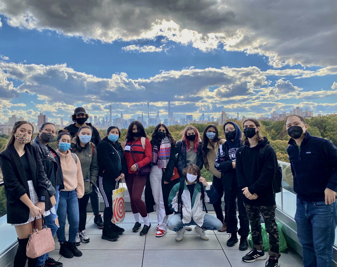 Charles Gosrisirikul hosts and discusses Architect Led Design Build with <a href="/ccny/">ccny</a> #architecture #students for a building tour through 145 Central Park North. bit.ly/ccny-cpn #howwedoit #behindthescenes
(#spitzerschool students on the roof terrace with the park view)
