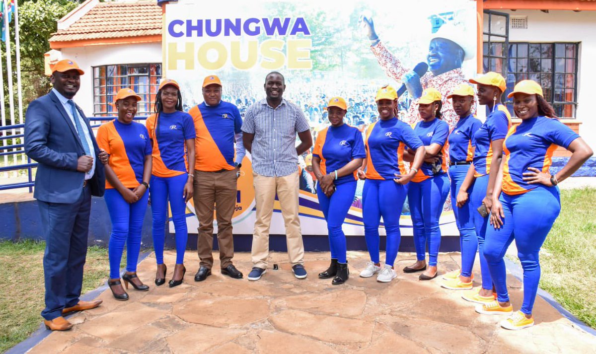 TheODMparty's tweet photo. Two lobby groups Handshake Imara comprising of aspirants who vied on Jubilee party ticket 2017 &amp; Baba’s Finest (a group of young women) were today hosted by PL @RailaOdinga at Chungwa Hse and committed to help him walk the journey to the end. PL urged them to remain focused. https://t.co/kiBdGHB01c