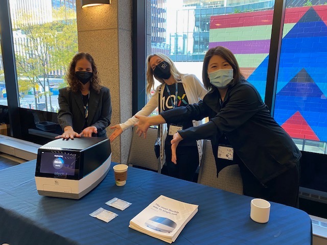 10xGenomics's tweet photo. With 1000+ attendees joining us across three cities, both in-person and via livestream, the Americas User Group Meetings helped us explore, discover, and reconnect. Miss it? Watch on-demand:
BOS: https://t.co/gbY1bchuFN 
CHI: https://t.co/jisMMpaXO4 
SFO: https://t.co/ne9ptq6jdk https://t.co/3aWj9Ofhub