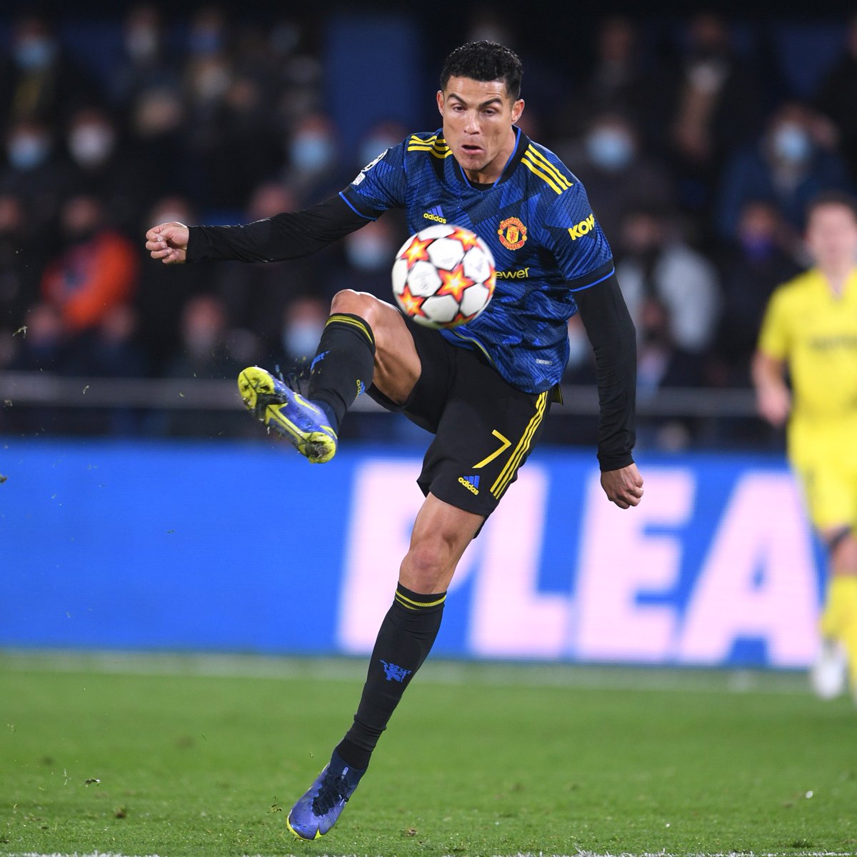 ChampionsLeague's tweet photo. Sum up that Cristiano Ronaldo finish in one word!

#UCL https://t.co/iHiYpEaISd