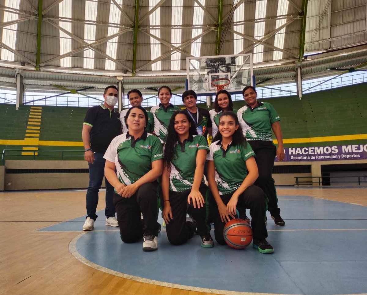 MinDeporteCol's tweet photo. Las delegaciones de #Córdoba y #Cesar le dan apertura al regional Caribe de los #JuegosComunales2021 con baloncesto femenino. #Valledupar vibra con el encuentro comunitario más importante del país. https://t.co/BbCEF99NkV