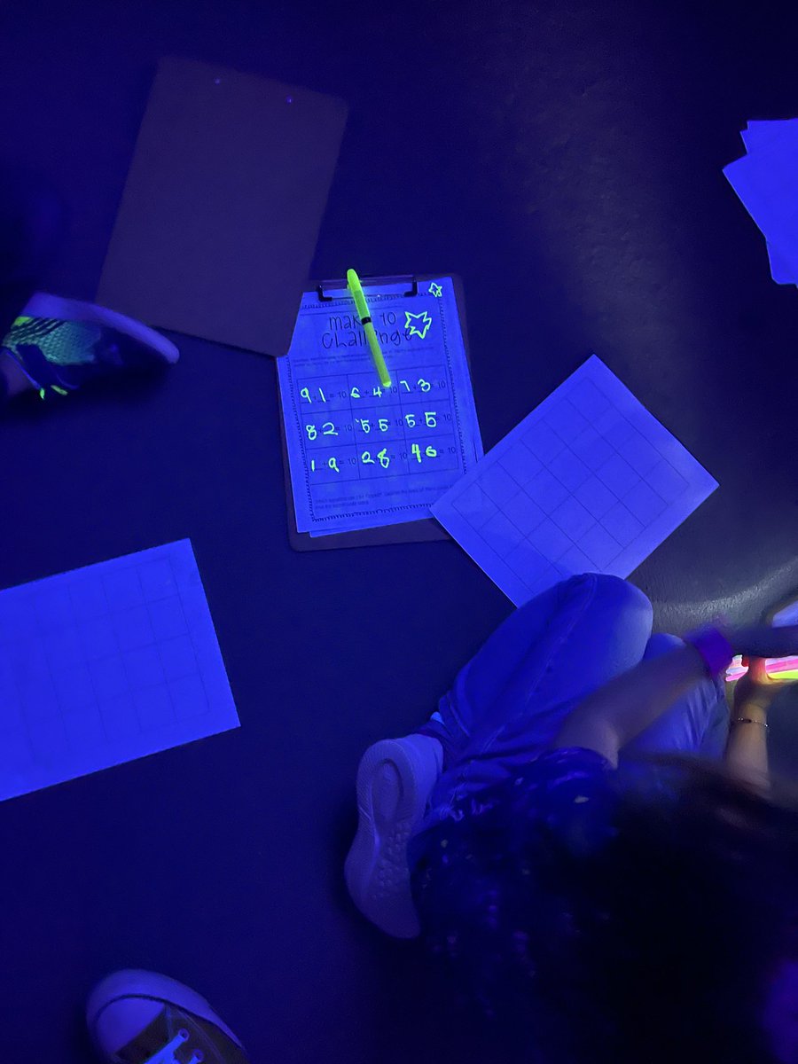 TaylorCStanton's tweet image. 1st grade is doing Glow Math! What a fun way to end the day!!! #glowmath #learningisfun @Edkey_CEO @11Michaelfowler @Educ8te_R