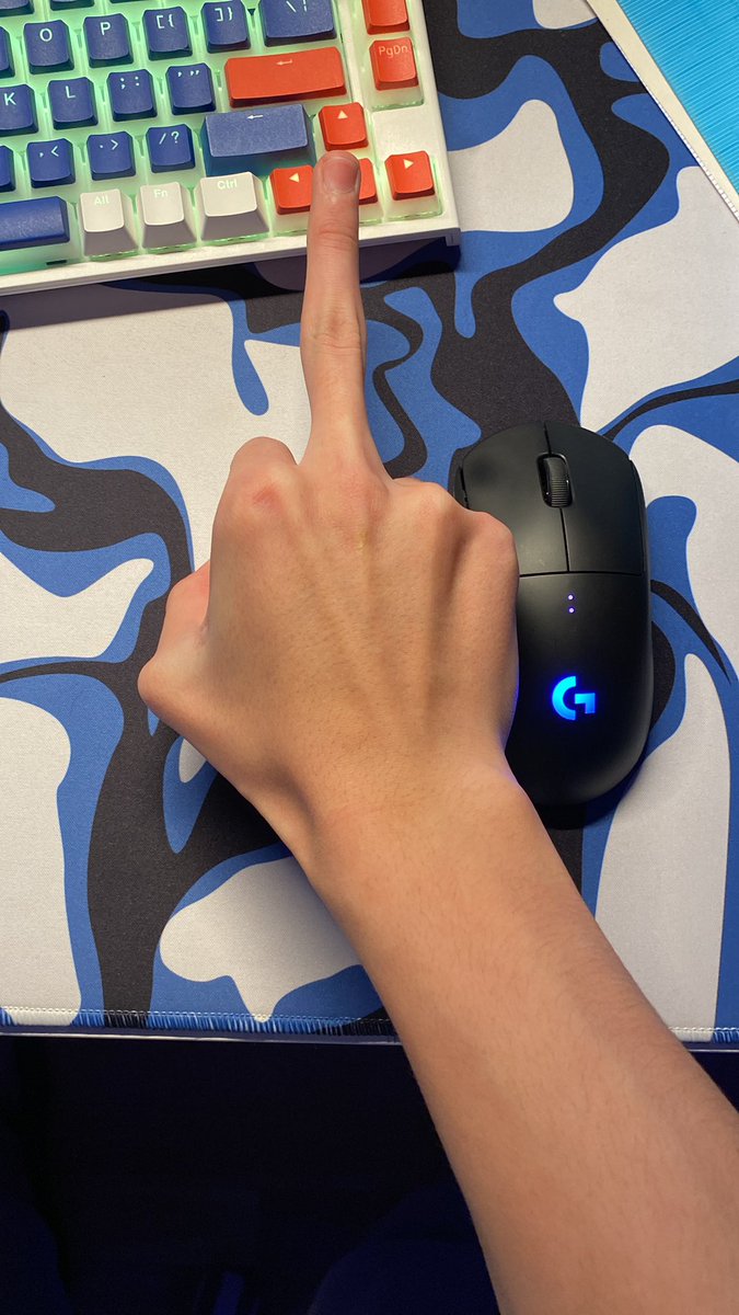 saksathh's tweet image. #PARTICULARITESPHYSIQUESJOYCA 
juste mon majeur de 11cm