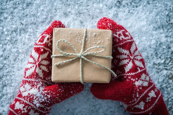 Helensbooks's tweet photo. Black Friday Sale!! Holiday Gift Idea! 
 DM me with your address and I'll send you a Bookmark and an Invitation for our Online Book Club Discussion in January for you to include with your gift.
#holidayseason #blackfridaydeals https://t.co/dwyG0w7COJ