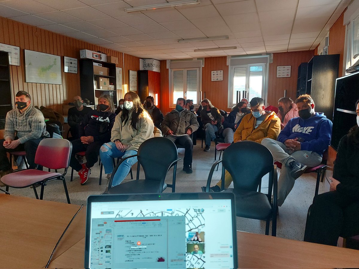 OcimerU's tweet photo. We had our closing meeting about the project results #OCIMER @CIM_Uvigo @FBiodiversidad #programapleamar
With the people from the sector and we had a great evening with interesting discussion! https://t.co/qBXAgCa6yJ