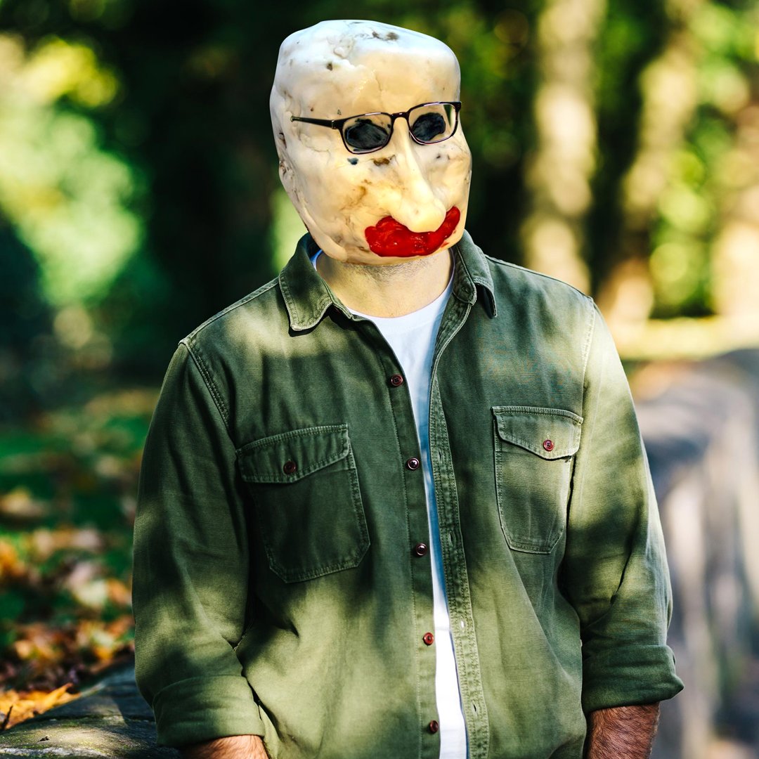 Good evening Bake-off enthusiasts, we have another couple of entries for you just in time for the final tonight!

We have a very cute Lemon and Raspberry Squid Cake by Bec and a Chocolate Ed Cake by Dan. We think you'll agree, the likeness is uncanny... #extraslice