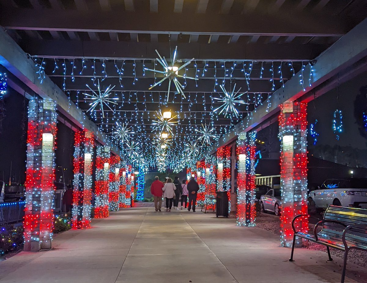 sd_explorer's tweet photo. Want to get into the Holiday Spirit? Check out the #DanaPoint Harbor #Christmas Lights and festivities at #Holidays at the Harbor in Dana Point https://t.co/0BKZKlHf3S via @sd_explorer https://t.co/WB0cq1VkGc