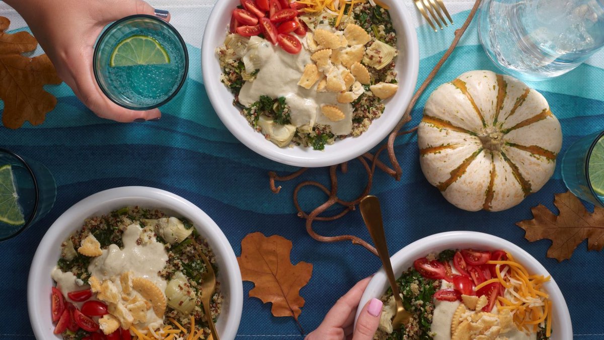 This Quinoa Casserole Bowl is a perfect recipe for a plant-based holiday feast. Bring it to your Thanksgiving celebration and we're sure it will impress everyone around the table! Recipe: bit.ly/30ZubRk
#thanksgiving #friendsgiving #thanksgivingrecipe