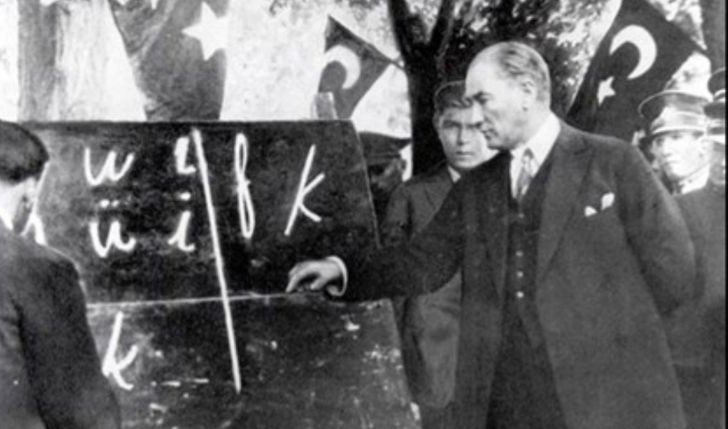 Dünyanın her yöresinde öğretmenler topluluğu medeniyetin en özverili ve saygıdeğer öğelerdir..
#öğretmenlergünü