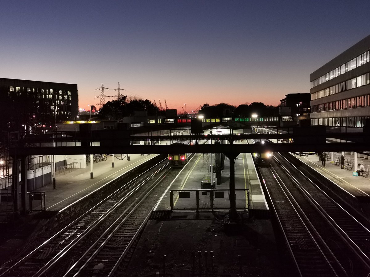 Robster2337's tweet image. #sunset at @SW_Help   Southampton Central #class450 #class158 even Queen Mary 2 in the background