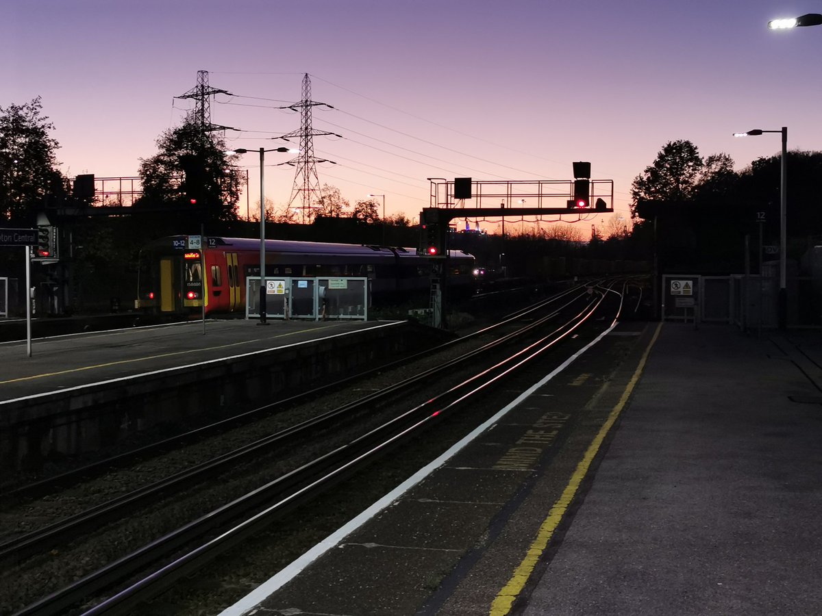 Robster2337's tweet image. #sunset at @SW_Help   Southampton Central #class450 #class158 even Queen Mary 2 in the background