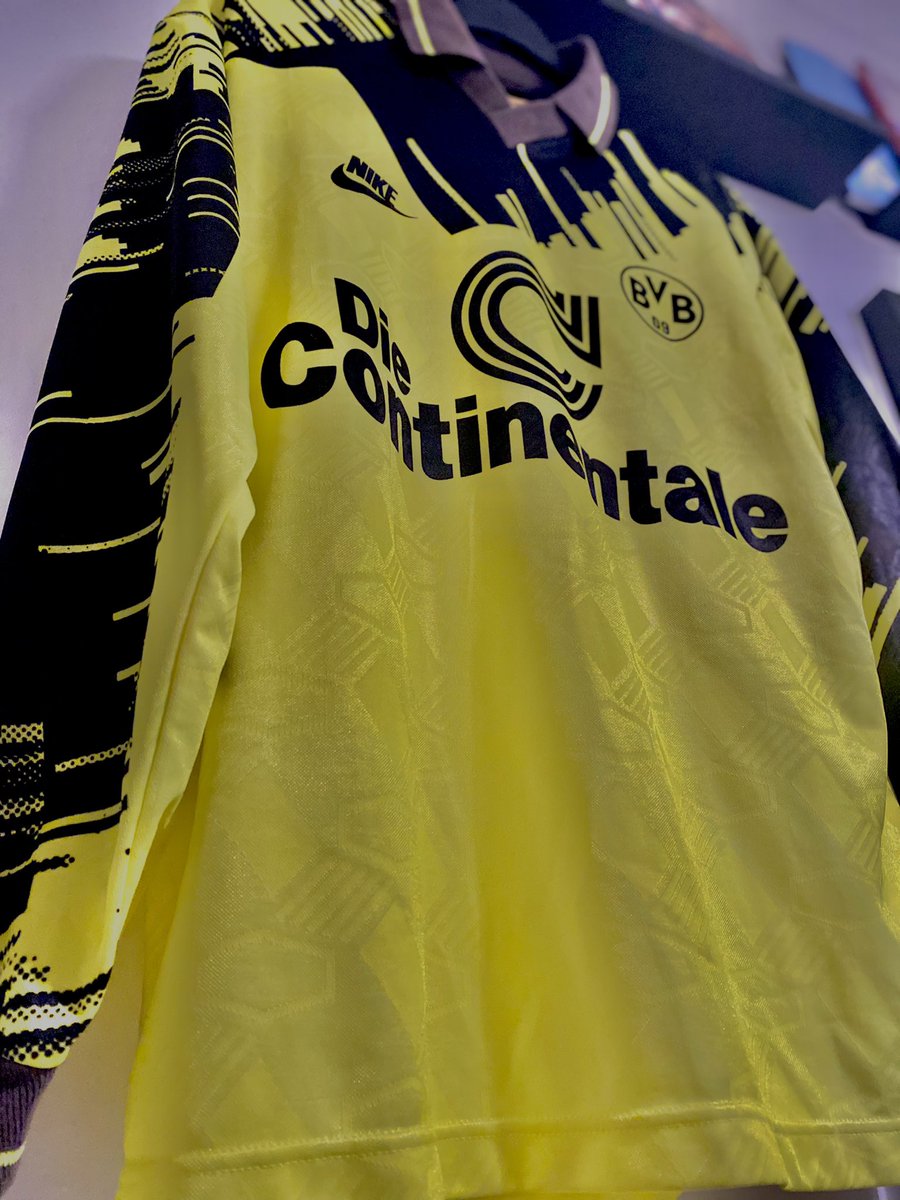 ForbiddenShirts's tweet photo. π‘β«οΈπ‘ βπ¦ππ πππ π π‘β«οΈπ‘
π¦ 3οΈβ£ bring us back to the mighty Dramberg
@BVB 93/94 neon π to cap off the neon π collection from 90-98
β οΈ κ±α΄xΚ κ±Κα΄α΄α΄ α΄ κ±ΚΙ΄α΄
Κα΄α΄α΄ β οΈ
Just the away shirts to get now π₯΄ tomorrowβs π π π₯ π
#BVB #Dramberg #Sexysleeves https://t.co/Qsmc2Hfara