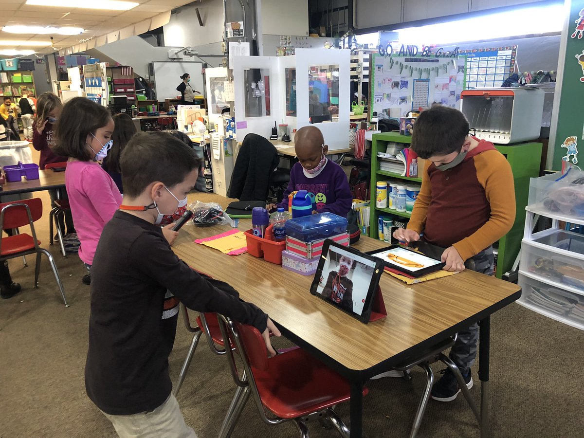 First Grade Friendsgiving! Students recorded on seesaw why they are thankful for each of their classmates🧡💛 #showkindness #classroomfamily
