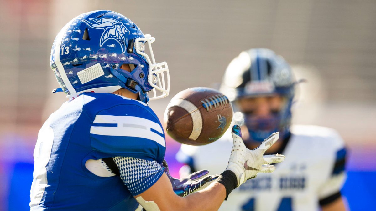 PrepExtra's tweet photo. Class C-1 | 𝘾𝙤𝙡𝙪𝙢𝙗𝙪𝙨 𝙇𝙖𝙠𝙚𝙫𝙞𝙚𝙬 🏆

@lmullin7 details how @Lakeviewhigh capitalized on early momentum and held off a comeback effort — oh, and it might be time for some redecorating in the Van Cleave household #nebpreps

Story + photos  ➡️  https://t.co/zXolo3yfS8 https://t.co/HWXoBDtDDi