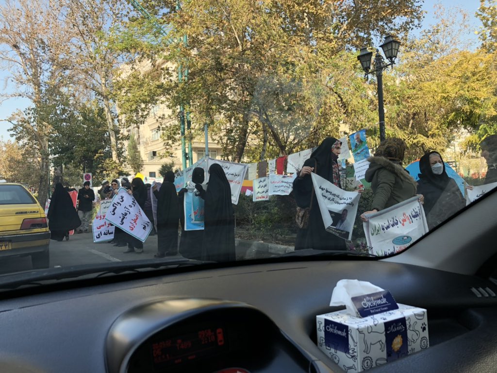 Memantin90's tweet photo. امروز که از خیابون پاستور رد میشدم :/ https://t.co/kBs226fi2R