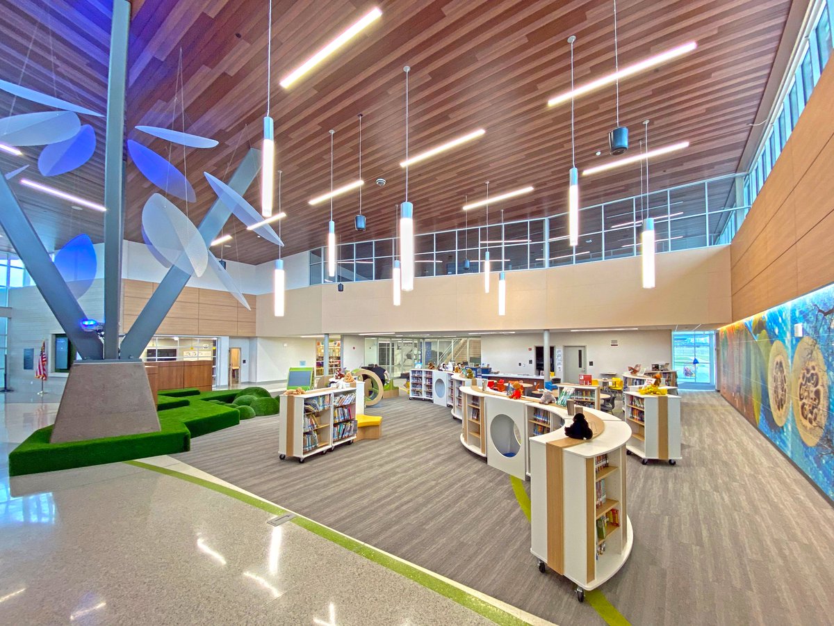 OTBNA_1's tweet photo. “I have always imagined that Paradise will be a kind of library.”― Jorge Luis Borges
#library #librarydesign #libraryfurniture #schoollibrary #mobilebookcase #curvedshelving #mediacenter
Photo courtesy of Lancer+Beeber, LLC https://t.co/E5pzZne2Xt