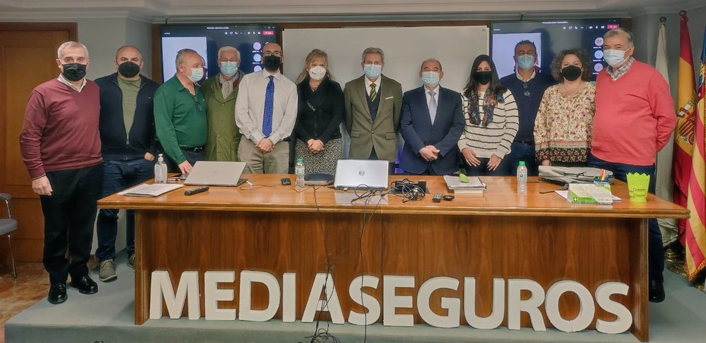 media_seguros's tweet photo. Formarse en la gestión de Daños Extraordinarios  para guiar y asesorar a los asegurados desde la contratación del riesgo hasta la resolución  de los siniestros es un compromiso de los #mediadorescolegiados  que aplauden la jornada y piden una 2° parte con el panel expertos #AFA https://t.co/O5syd51NUx