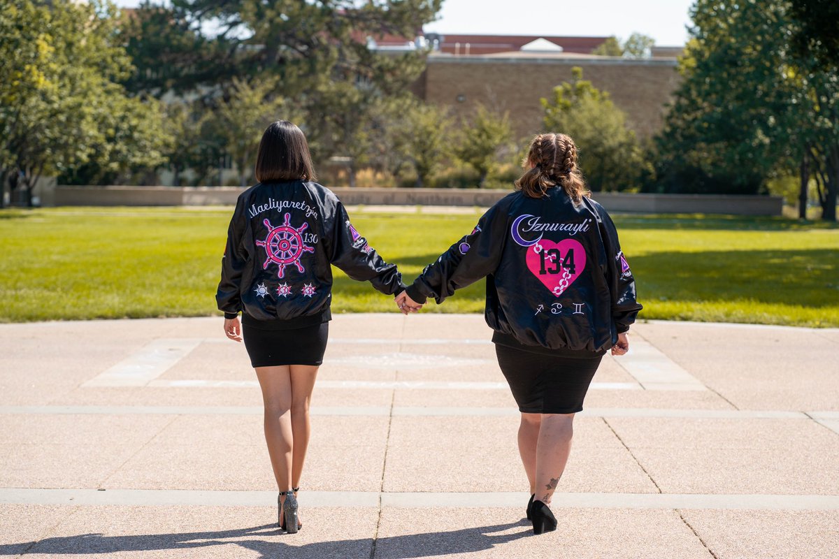 SLGDB's tweet photo. Maeliyaretzía and Iznurayli wish y’all an amazing fall break! 🍂 Stay safe and rest up 💞🤍 https://t.co/wKgeqlqORI
