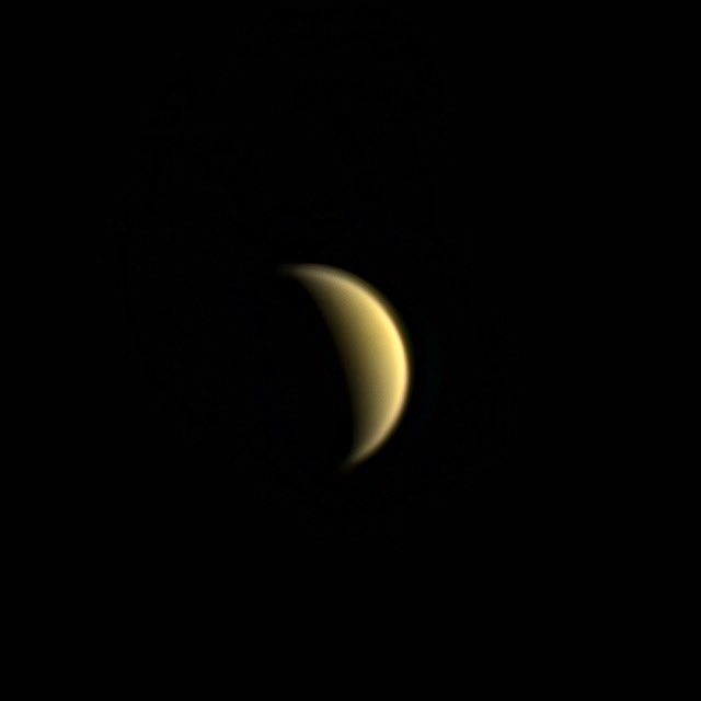 Venus, 72 million Km away from Earth, tonight it’s 34.4% illuminated. 
#Astrophotography