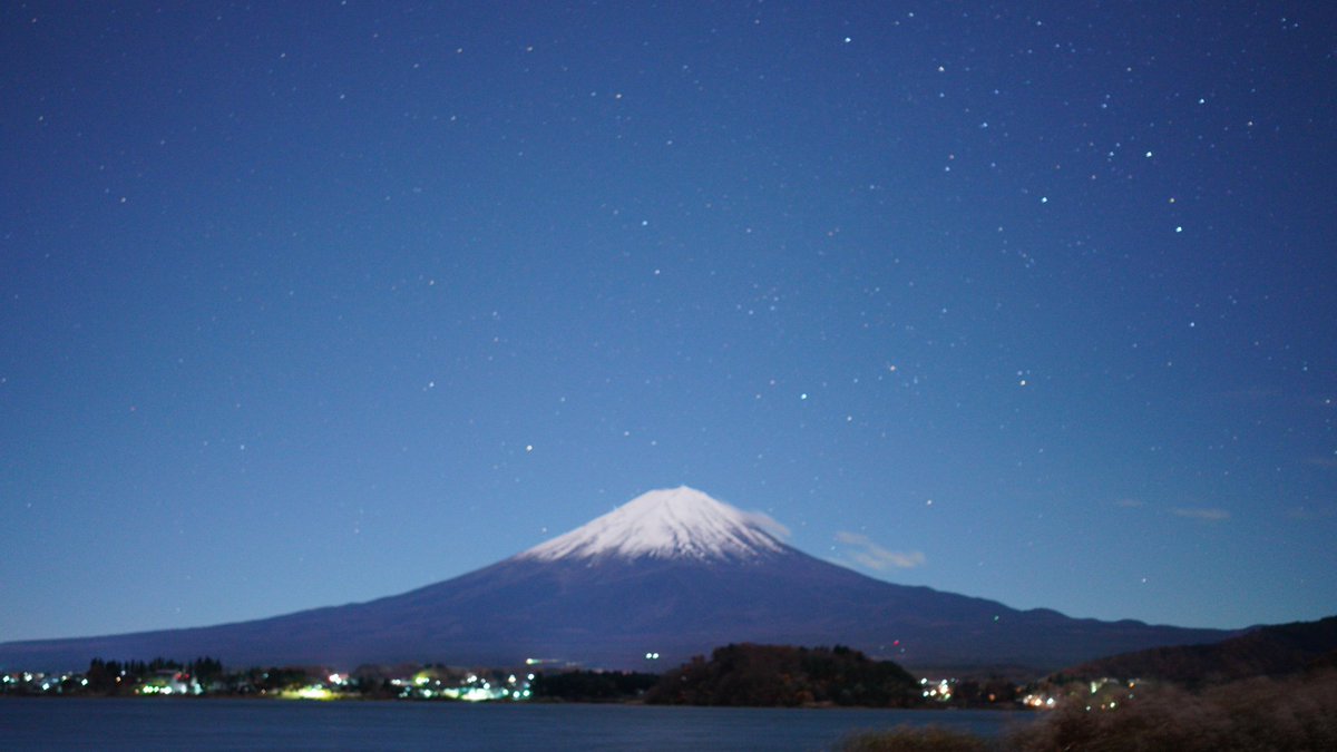 河口湖 風が強く逆さ富士は断念 月が明るすぎて星が撮れない せっかく晴天予報だからはりきって河口湖まで来たのに…｡