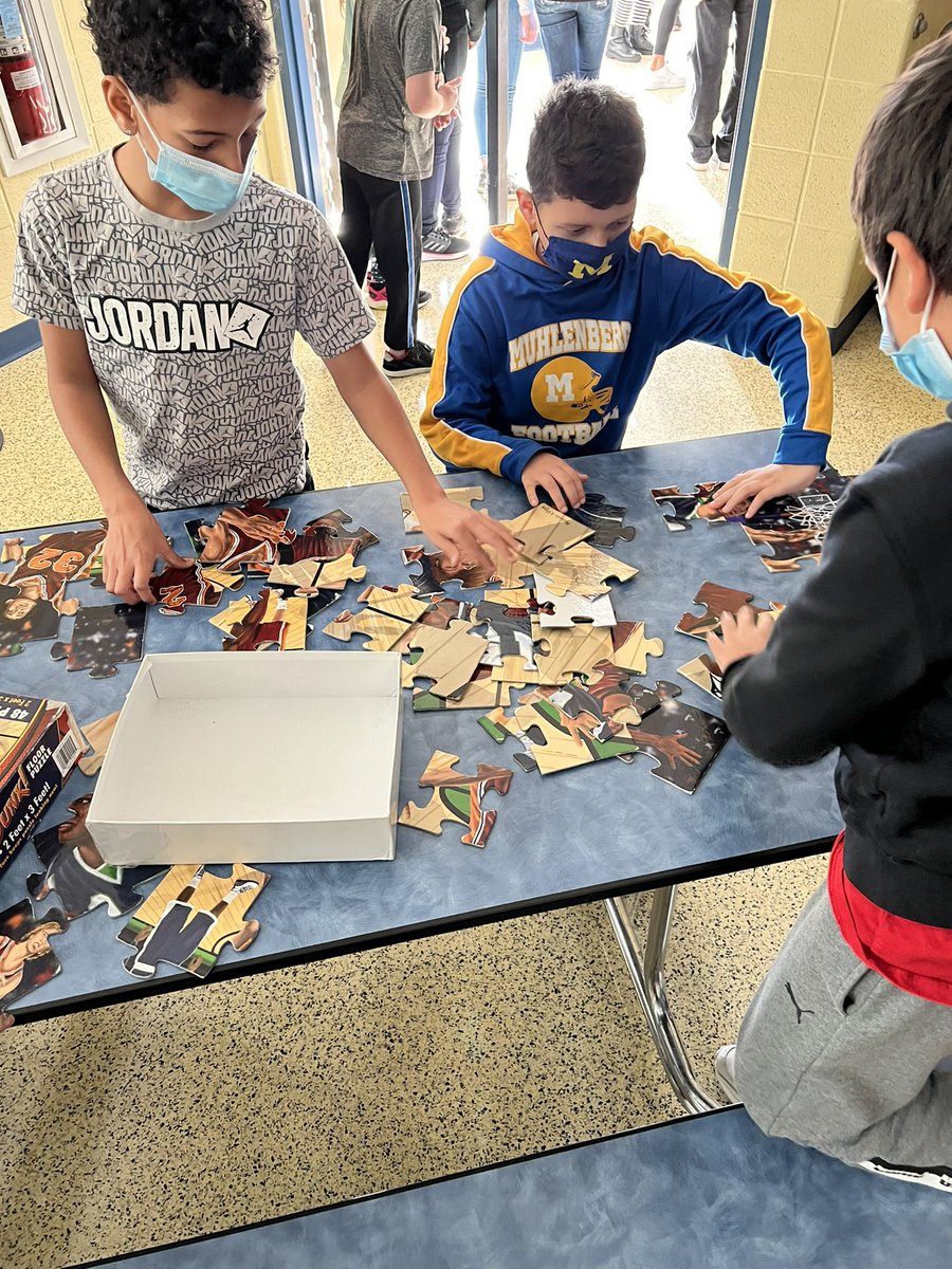 CoolColeMuhls's tweet image. Fifth grade had their fall social today! Smiles and laughter all around! #coolcolemuhls @muhlsd #muhlpride