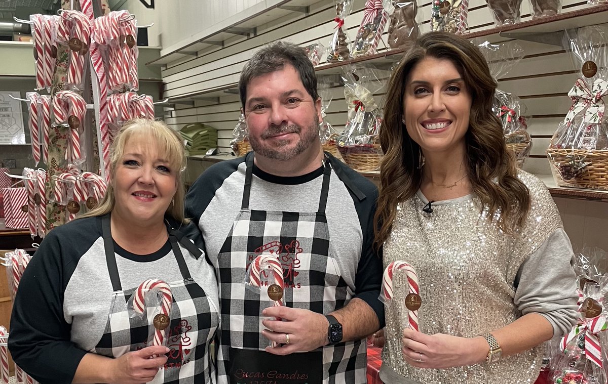 Lucascandies's tweet photo. Thank you so much @LaurenScala4NY !  It was fabulous to meet you, we loved sharing our store with you.  You are amazing!
#lucascandies #nbc #newyorklivetv #nickanddeb #candycanes #chocolate #christmas #madewithlove #handmade https://t.co/QneiZ2gm8C