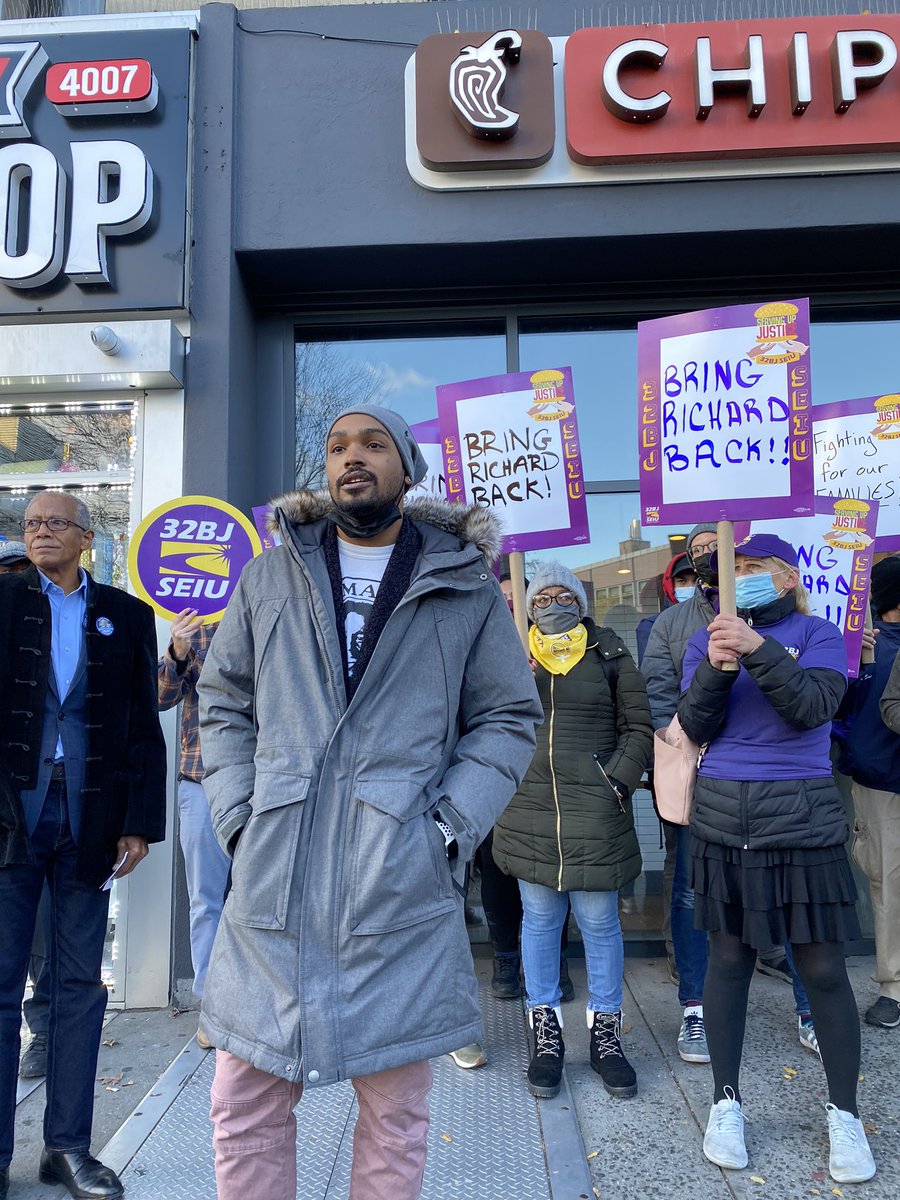 FastFoodUnion's tweet photo. Instead of thanking their workers, @ChipotleTweets unjustly fired Richard right before Thanksgiving. Really Chipotle!?!? @SenatorRJackson #FairWorkweek #ServingUpJustice #BringBackRichardChipotle https://t.co/dHrmAdBHR1
