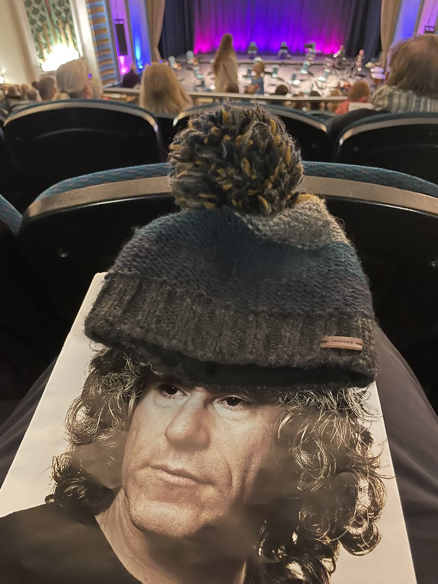 Sat waiting for the second half at <a href="/bathphil/">Bath Philharmonia</a> concert and only just spotted how good <a href="/StevenIsserlis/">Steven Isserlis</a> looks in my beanie! Knocks out a damn good Elgar too!