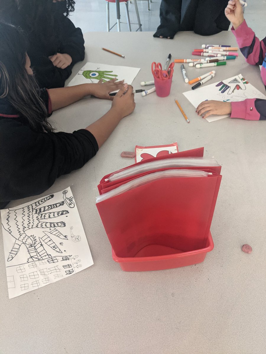 MrsPehlArt's tweet photo. Happy #handturkeytuesday! Artists stretched their creative muscles to draw something other than a turkey! What would you turn your hand shape into? @The_Terrace_ES https://t.co/xEbGyrfH9y