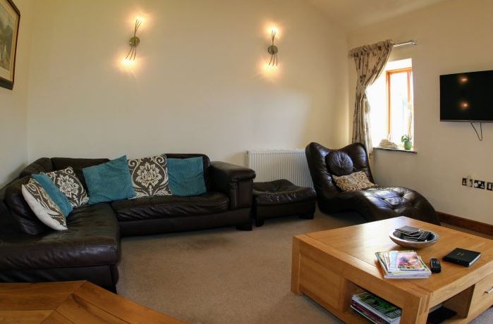 aroundaboutbrit's tweet photo. Shepherds Barn is a beautifully restored, renovated barn conversion set on a working farm in the tranquil village of Quernmore. Contact the owner to book your stay.
https://t.co/u3bIRMZzs9
#Holiday #BookDirect #Family #Pets #WorkingFarm #Rural #Quernmore #Lancaster #Lancashire https://t.co/G1b1xhFGPe