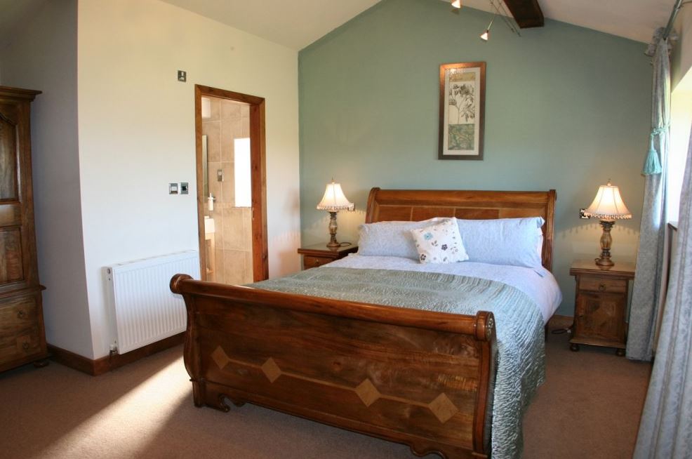 aroundaboutbrit's tweet photo. Shepherds Barn is a beautifully restored, renovated barn conversion set on a working farm in the tranquil village of Quernmore. Contact the owner to book your stay.
https://t.co/u3bIRMZzs9
#Holiday #BookDirect #Family #Pets #WorkingFarm #Rural #Quernmore #Lancaster #Lancashire https://t.co/G1b1xhFGPe