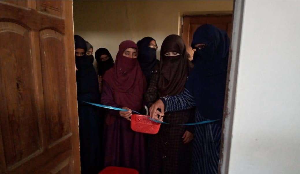 woice_official's tweet photo. WOICE Hunar Ghar Jhang:

Ms. Sehar Ambreen Director Dawah MWL inaugrated Hunar Ghar in Jhang on behalf of Director WOICE Mrs. Ayesha Mubashir. Ms. Samina Rehman initiated the Hunar Ghar with an aim to made the women independent and skilfull. 

#ServingHumanity  #WOICE #HunarGhar https://t.co/1htvdxYErP