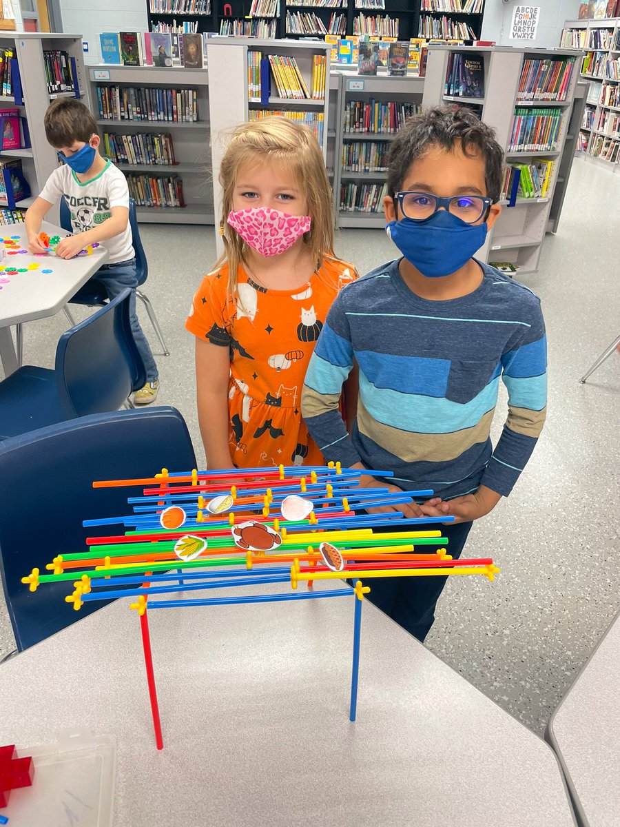 Pufferlibrary's tweet photo. Thanksgiving fun in the @HenryPuffer58 library! ❤️🦃 #dg58pride #STEMeducation https://t.co/gLoQ4LUqps