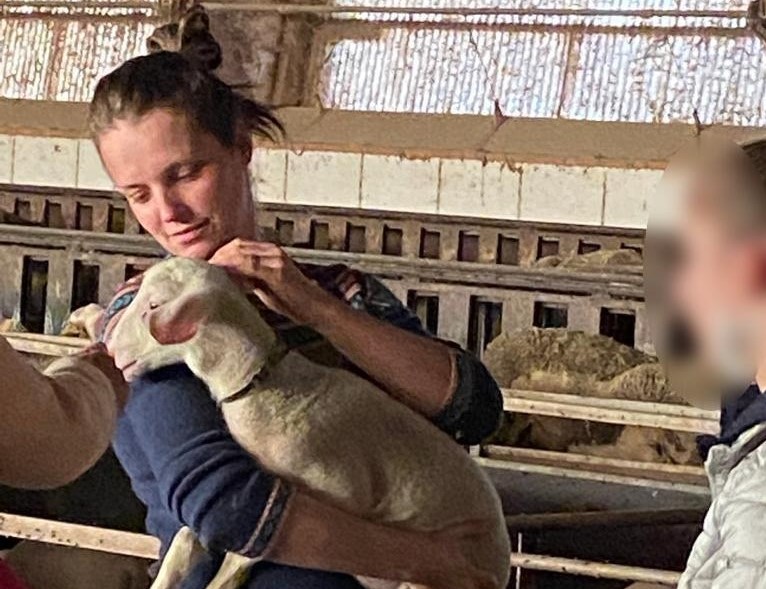 groupe_lactalis's tweet photo. Des visites riches en partage complétées par la découverte d’une ferme familiale engagée dans l'agriculture biologique et productrice de lait de brebis bio pour Société depuis plusieurs générations. #DCQVM #Aveyron https://t.co/XP9ewSOtG4