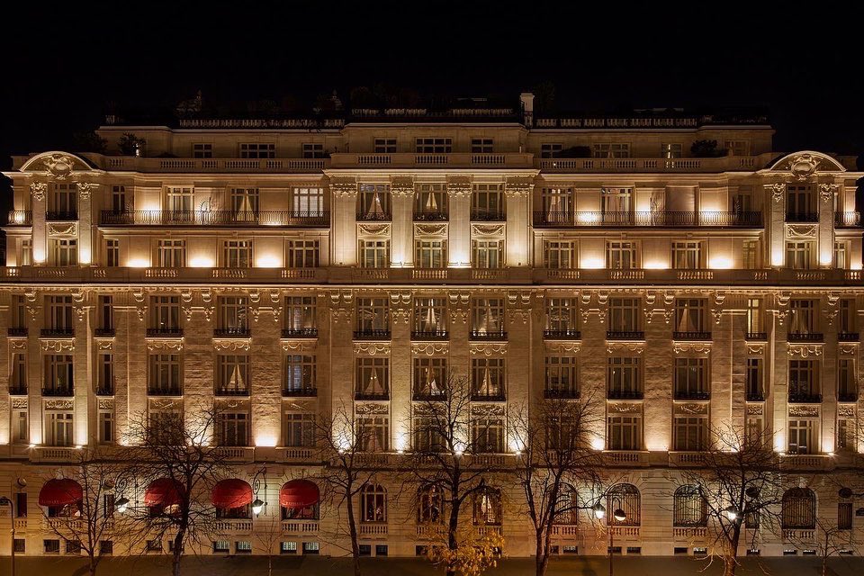 VILLAMAJESTIC's tweet photo. [History] 🧐 - Discover a Parisian Family Story.
For 122 years, the Baverez family has presided over the destiny of 3 hotels: @hotelreginaparis, @hotelraphaelparis and @majestichotelandspa, 3 names that have become part of the legend of the Parisian luxury hotel industry. https://t.co/zzATtdtcIG